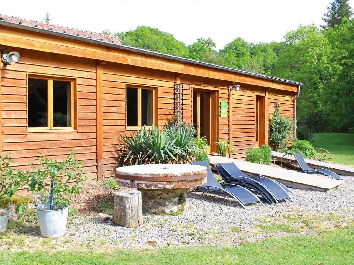 Gite Familial Avec Piscine Chauffee, Sauna Et Activites Sur Domaine De 15 Hectares - Fr-1-489-357 Vernusse 0*,