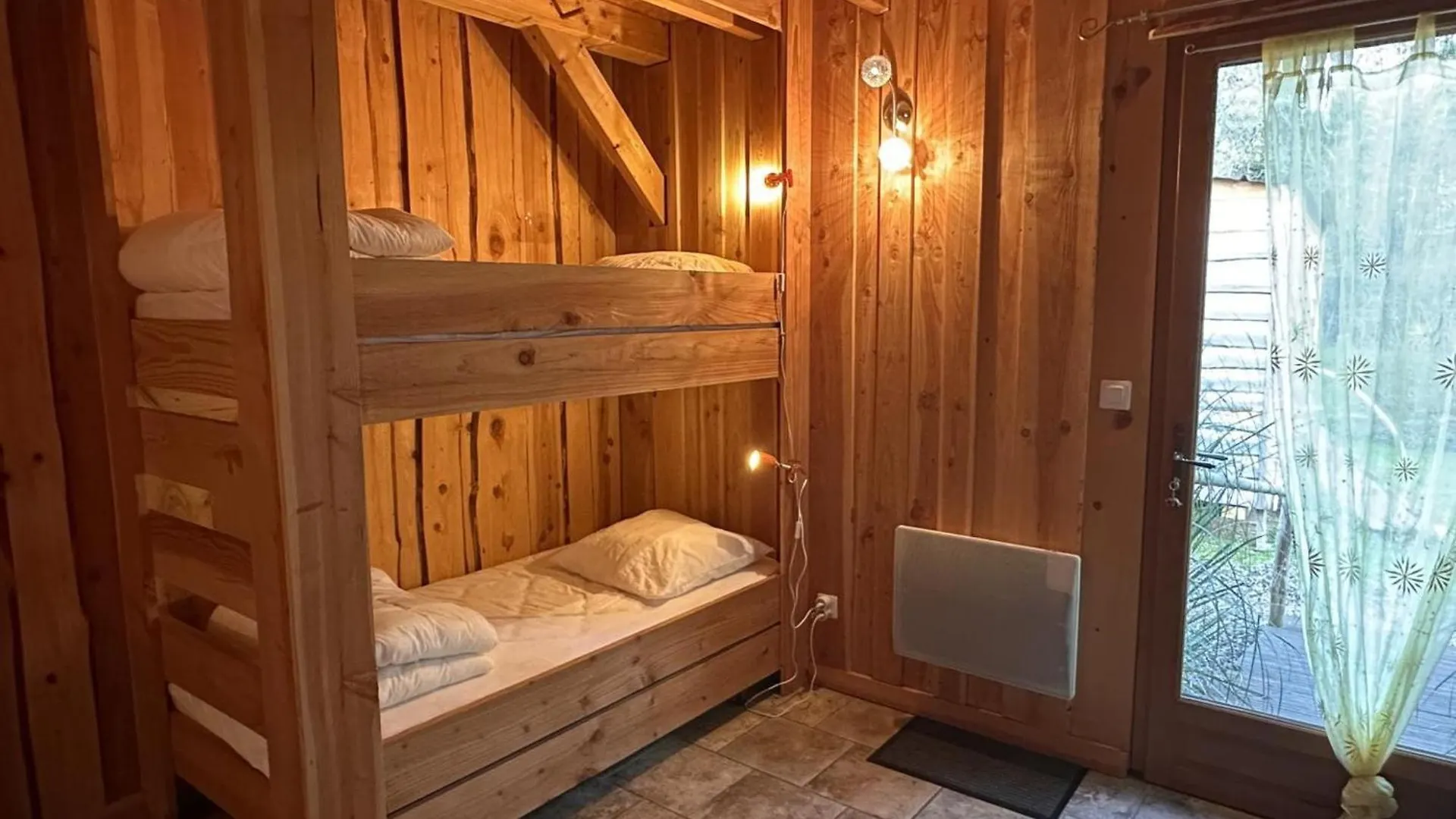 Gite Familial Avec Piscine Chauffee, Sauna Et Activites Sur Domaine De 15 Hectares - Fr-1-489-357 Vernusse France