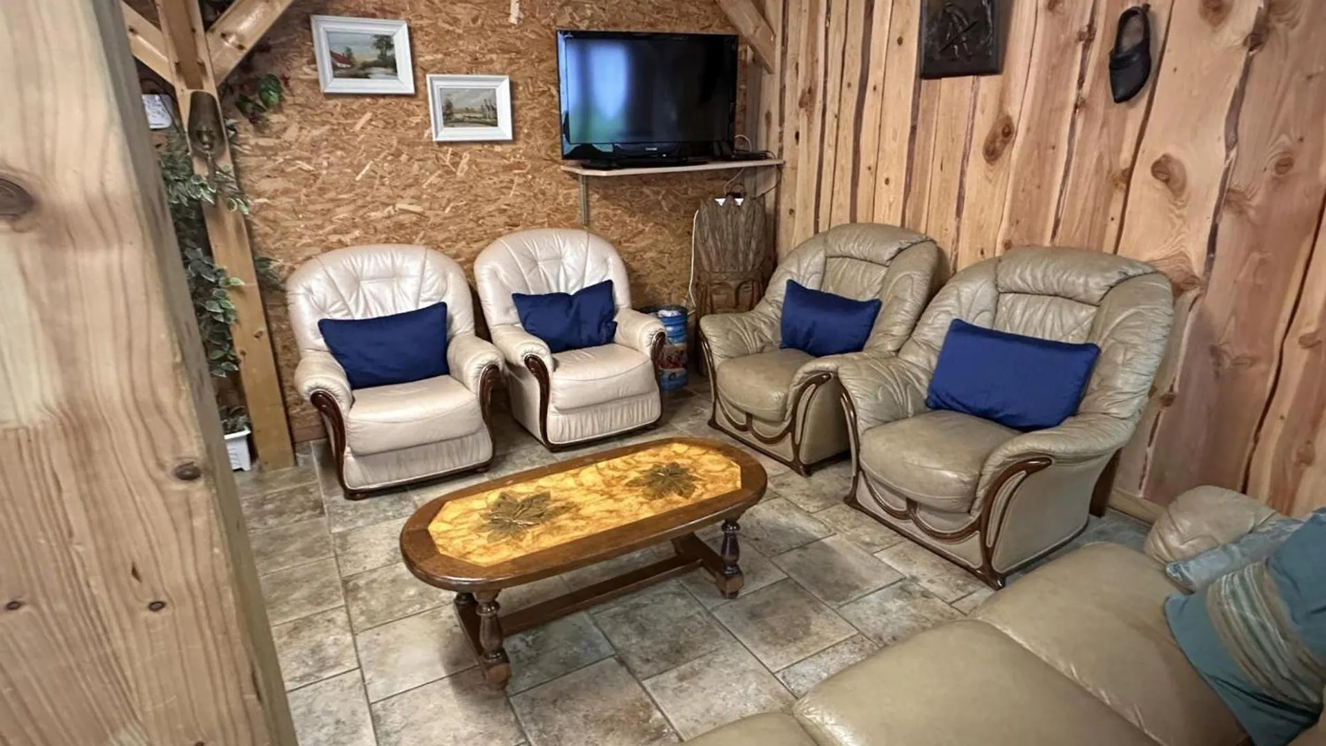 Gite Familial Avec Piscine Chauffee, Sauna Et Activites Sur Domaine De 15 Hectares - Fr-1-489-357 Vernusse
