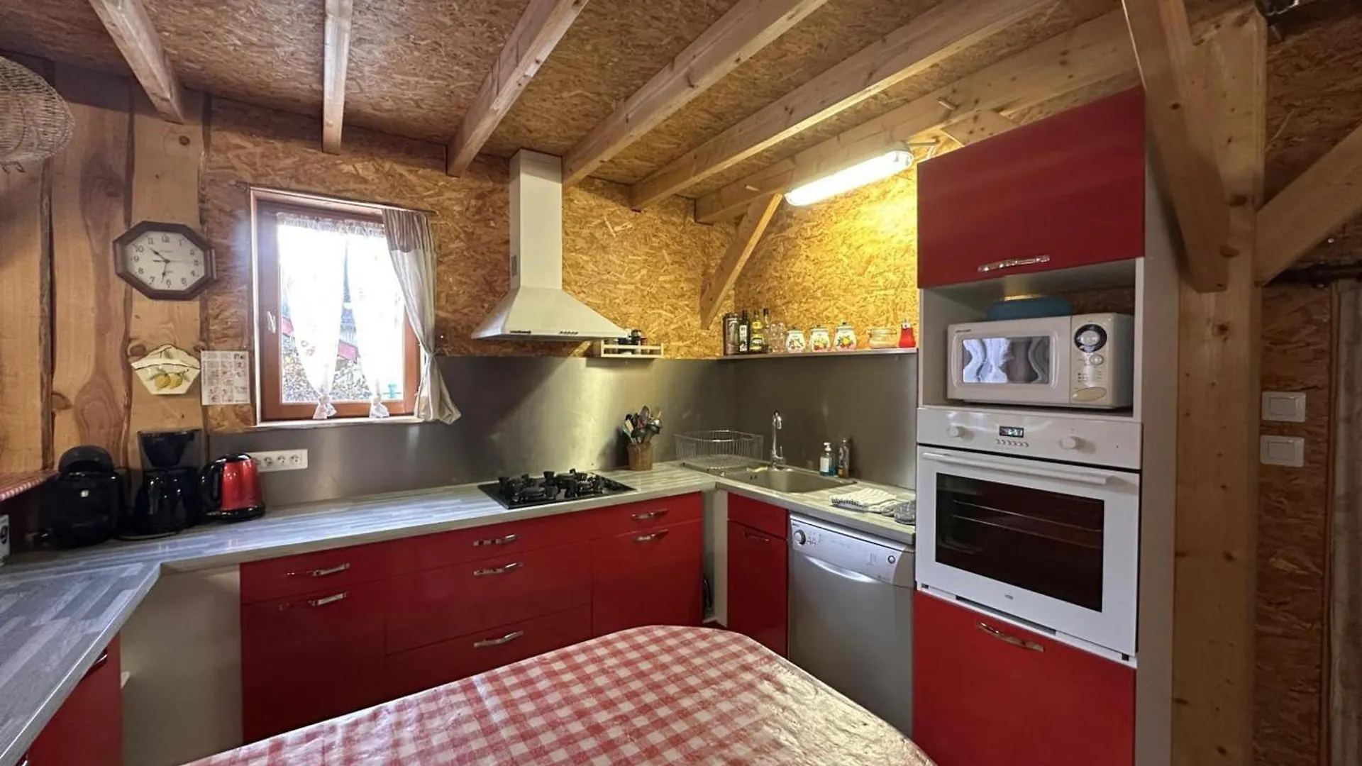 Gite Familial Avec Piscine Chauffee, Sauna Et Activites Sur Domaine De 15 Hectares - Fr-1-489-357 Vernusse 0*,  France